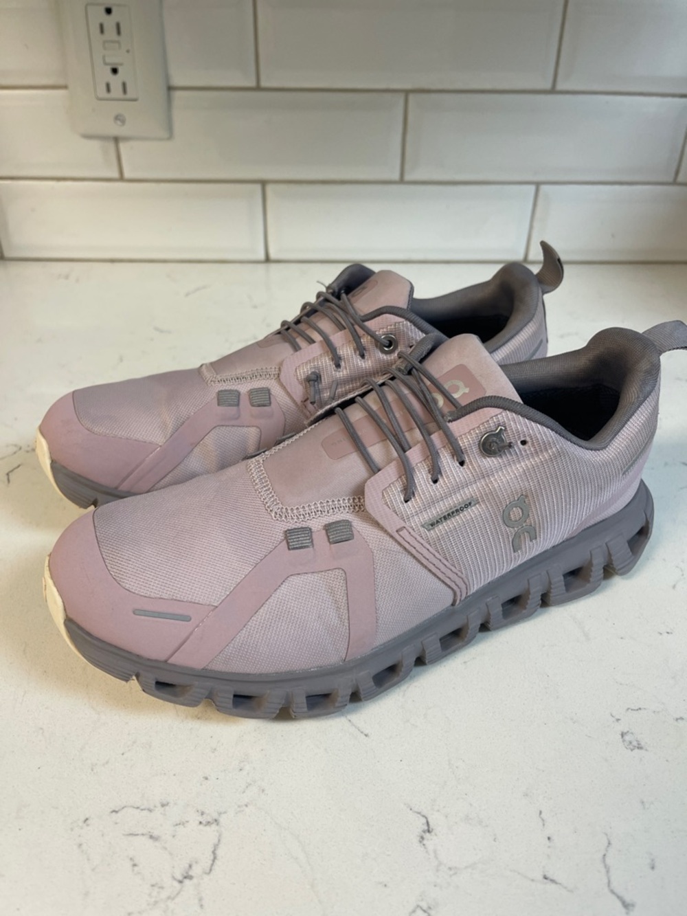 ON Women’s Cloud 6 Waterproof 'Mauve Zinc' Size 8